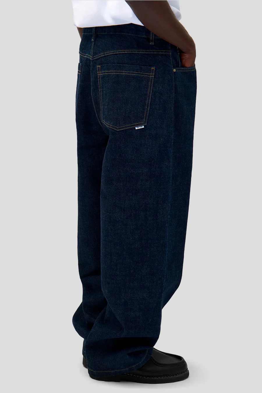 PANTALON EN DENIM BLEU FONCÉ - Image 4