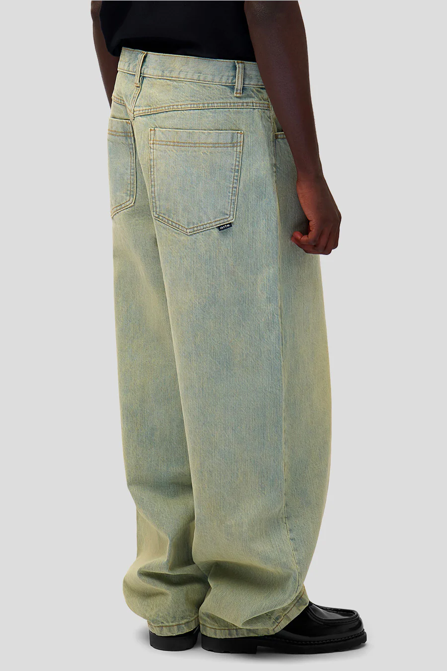 PANTALON EN DENIM BLEU DÉLAVÉ - Image 4