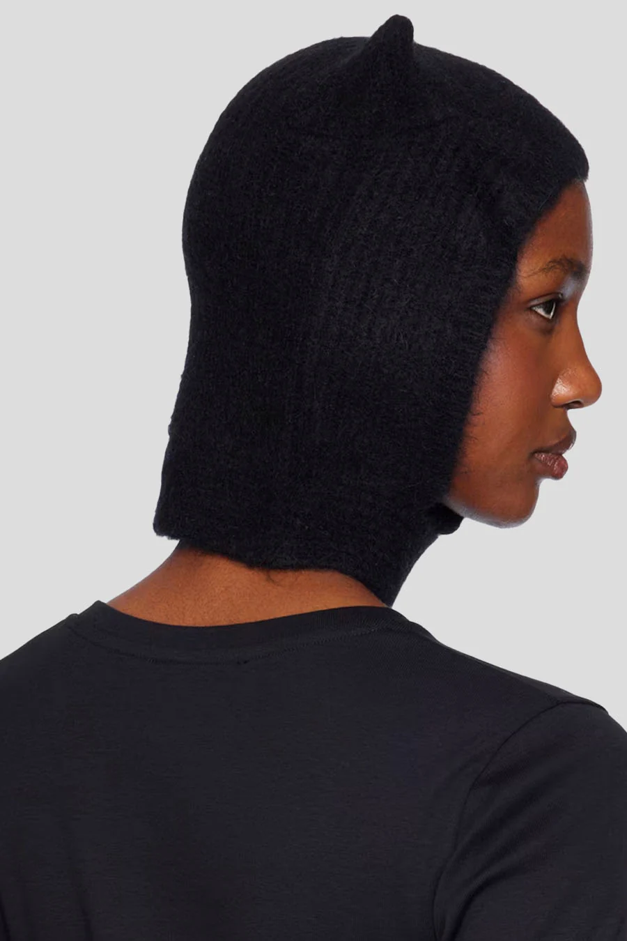 BONNET À CORNES TRICOTÉ NOIR