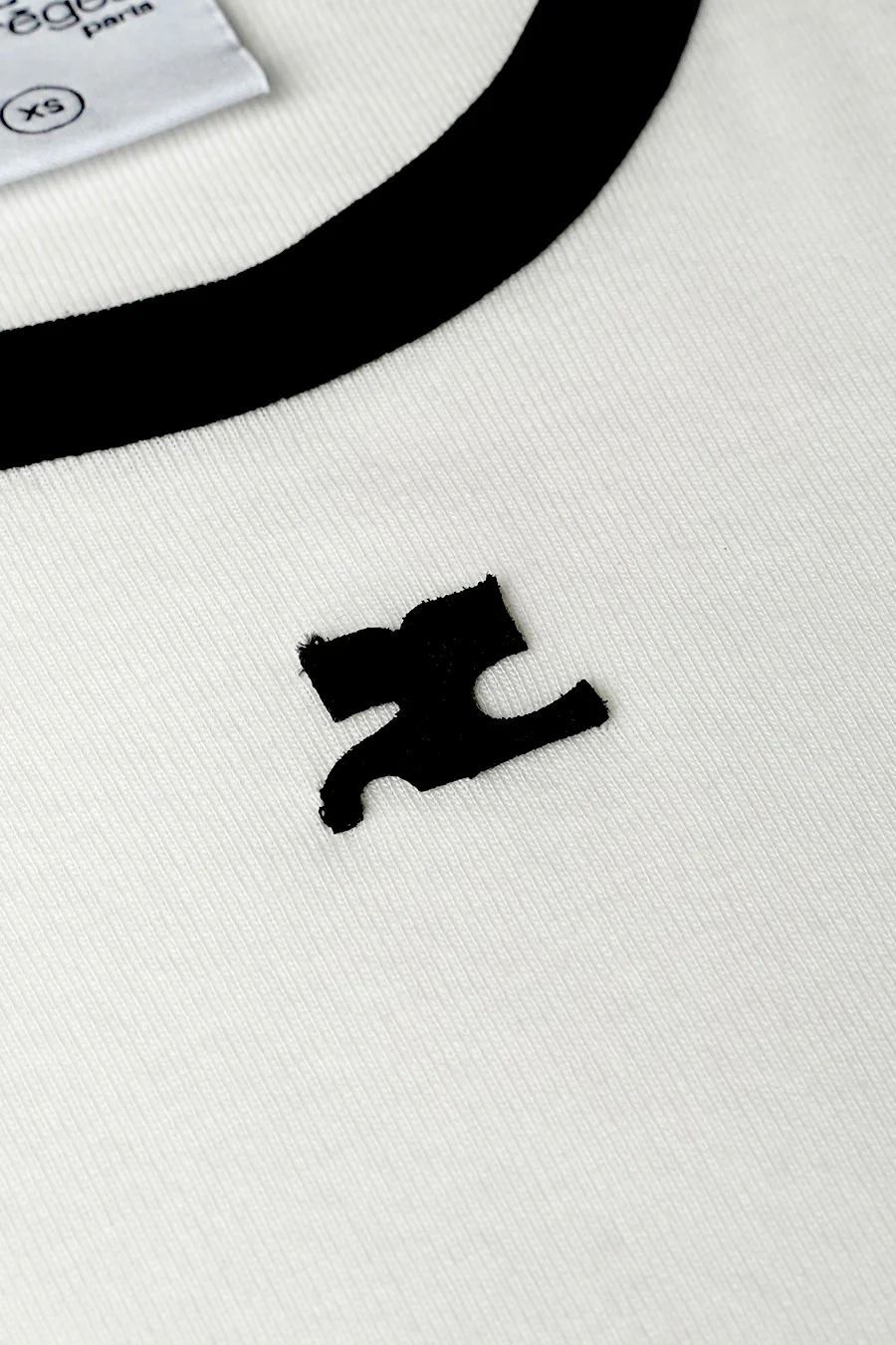 T-SHIRT CONTRASTE BLANC ET NOIR - Image 2