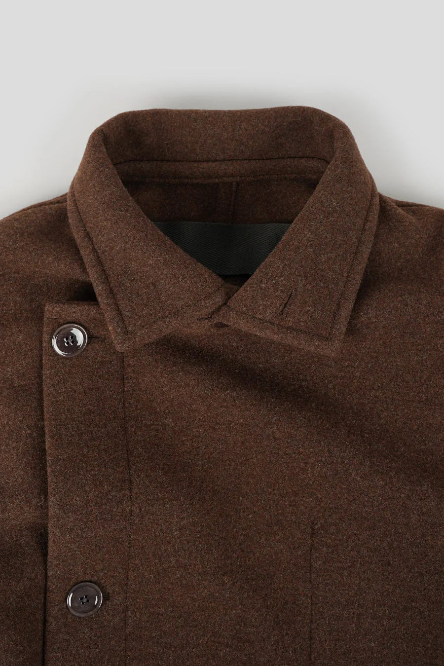 MANTEAU ENVELOPPANT À SURPIQÛRES CONTRASTÉES MARRON - Image 2
