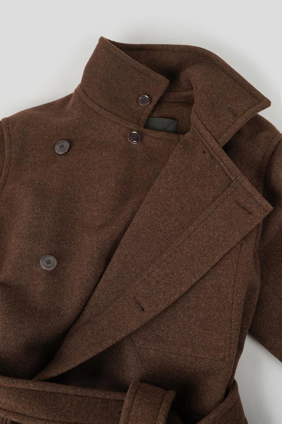 MANTEAU ENVELOPPANT À SURPIQÛRES CONTRASTÉES MARRON - Image 4