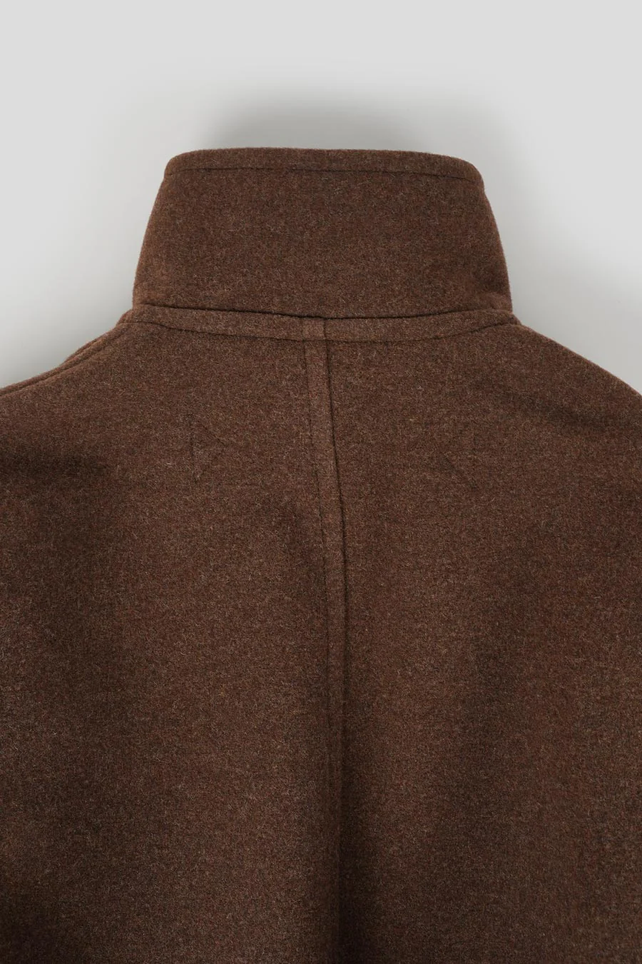MANTEAU ENVELOPPANT À SURPIQÛRES CONTRASTÉES MARRON - Image 7